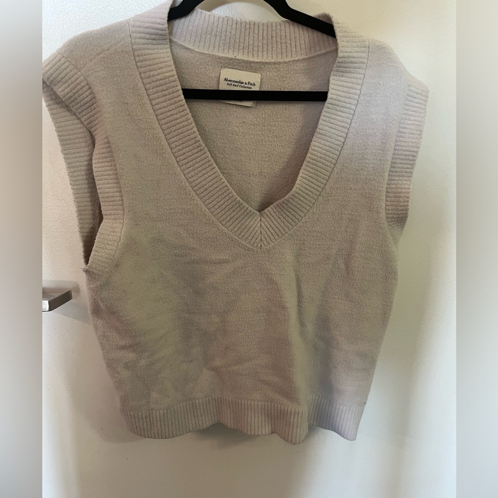 Abercrombie White Sweater Vest Size L